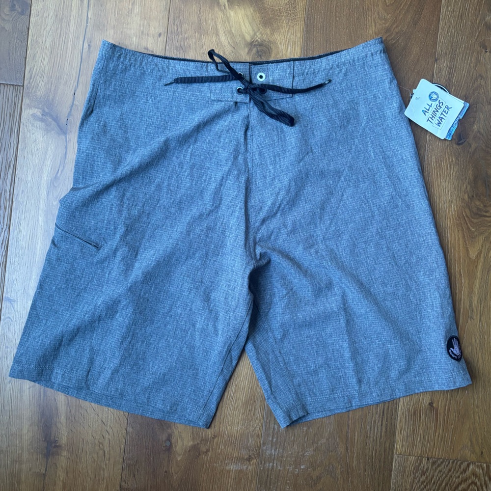 Body Glove Quick Dry Board Shorts Gray Size 34 Drawstring Closure 10" Inseam